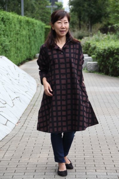 画像2: ビッグブラウス 前開き (ブロック茶） (2)