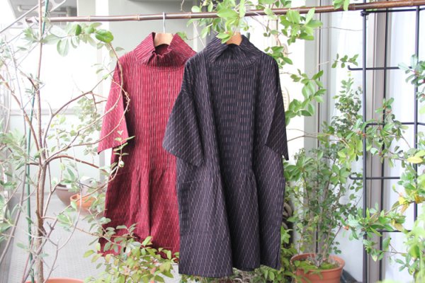 画像2: ピンタックブラウス（ななめ矢羽根茶） (2)