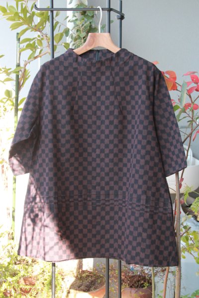 画像4: 横3本タックブラウス(市松黒茶) (4)