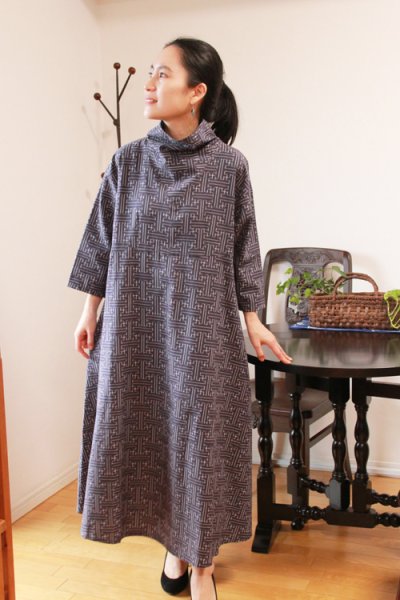 画像2: 立ち襟ワンピース(さや形グレー) (2)