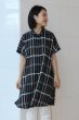 画像1: ビッグブラウスフレンチ袖・ビンテージ風白黒格子（心衣） (1)