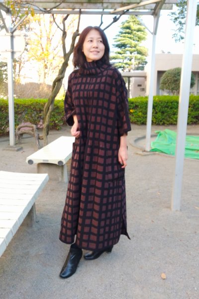 画像2: ピンタックワンピースブロック茶 (2)