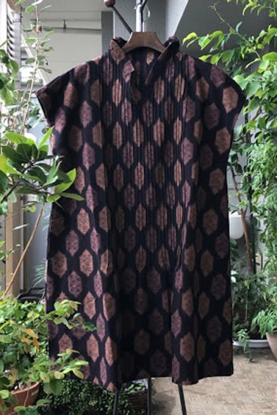 画像1: フリルブラウスフレンチ袖 ゆったりサイズ·ロング丈（亀甲茶） (1)