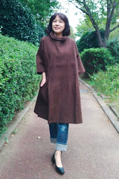 画像2: ピンタックブラウス（白樺茶） (2)