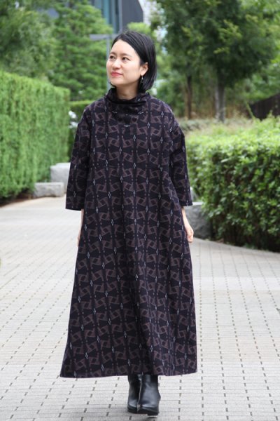 画像2: 立ち襟ワンピース　糸車茶 (2)