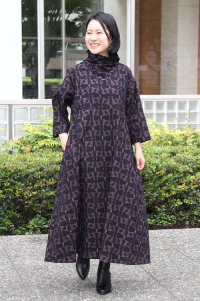 画像4: 立ち襟ワンピース　糸車茶 (4)