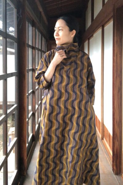 画像3: 立ち襟ワンピース（よろけ縞黄色） (3)