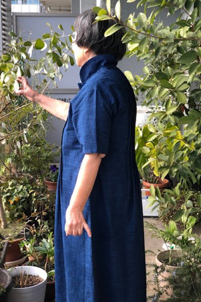 画像2: ショールカラーワンピース半袖（白樺藍横縞） (2)