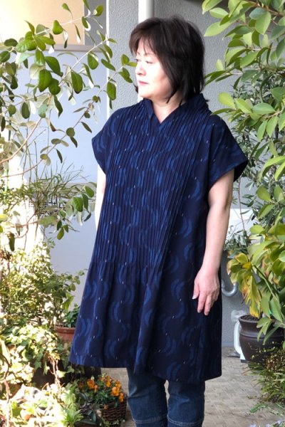 画像1: フリルブラウスフレンチゆったりサイズロング丈（波間の月） (1)