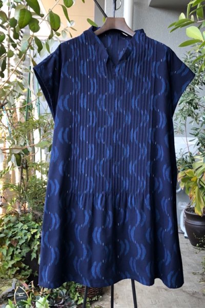 画像3: フリルブラウスフレンチゆったりサイズロング丈（波間の月） (3)