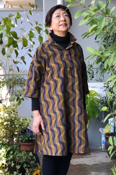 画像2: ビッグブラウス　七分袖（よろけ縞黄色） (2)