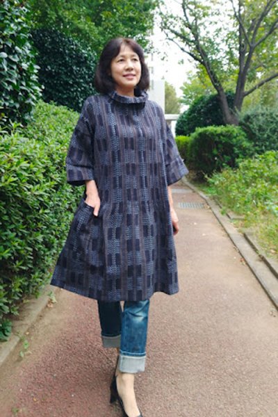 画像2: ピンタックブラウス（レンガ道灰） (2)