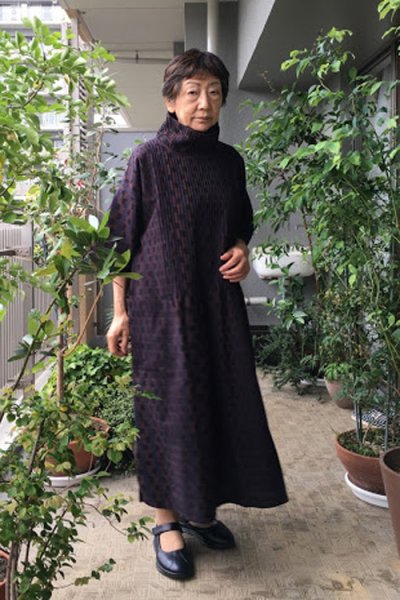 画像1: ピンタックワンピース（変わり市松灰茶） (1)