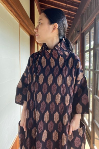 画像2: ピンタックブラウス(亀甲茶) (2)