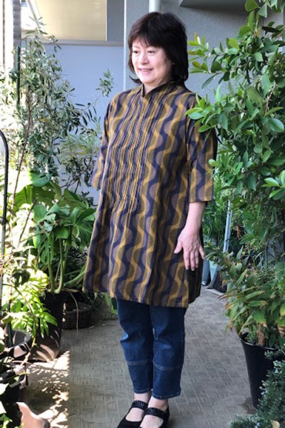 画像2: フリルブラウス七分袖(よろけ縞黄色) (2)