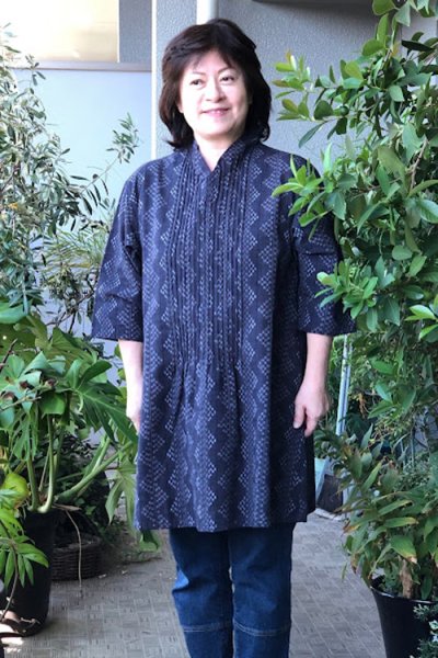 画像2: フリルブラウス七分袖（くの字） (2)