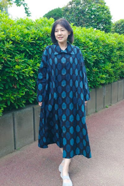 画像4: ロールタックワンピース前開き(亀甲青) (4)