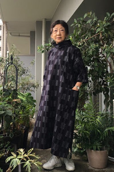 画像2: ロール衿ワンピース（レンガ道黒） (2)