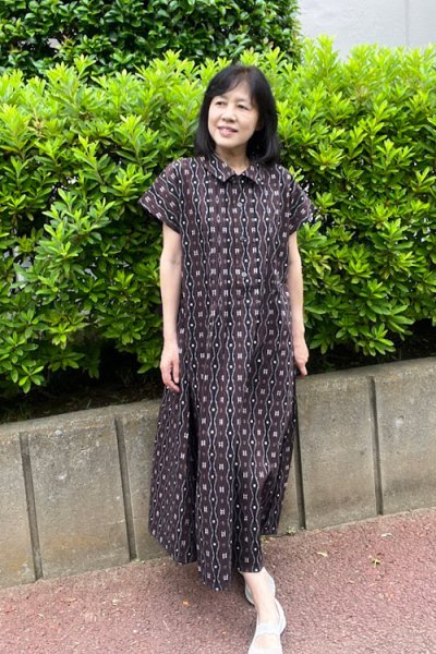 画像2: 角ショールタックワンピース（井桁茶） (2)