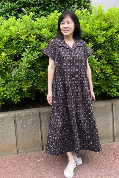 画像1: 角ショールタックワンピース（井桁茶） (1)