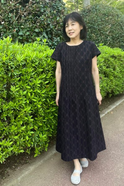 画像1: タックワンピース(さや型崩し茶) (1)