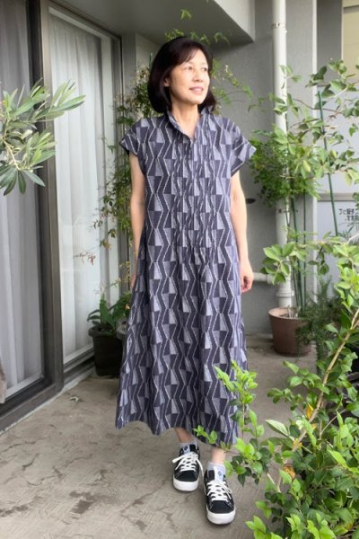 画像1: フリルワンピース（幾何学模様） (1)