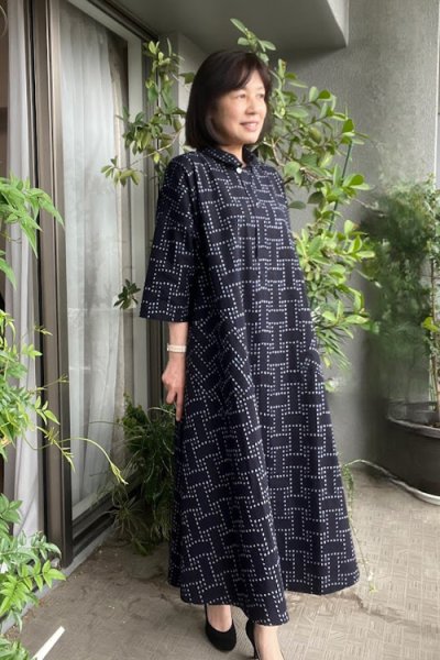画像2: ビッグワンピース（石畳紺平織り） (2)