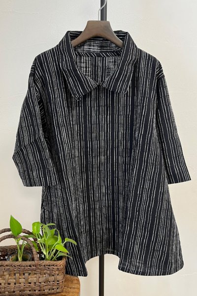 画像2: 一枚衿ブラウス七分袖（白樺やたら縞黒） (2)