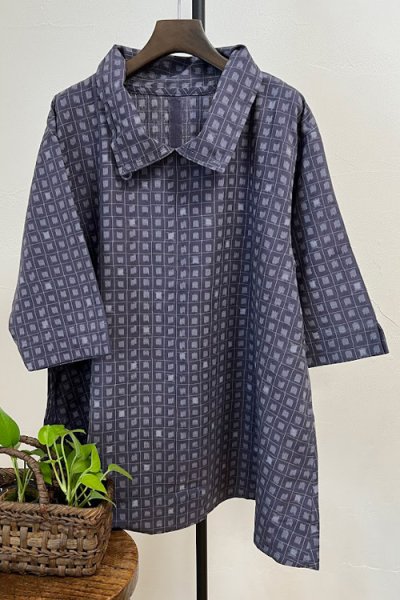 画像2: 一枚衿ブラウス七分袖（四角遊び利休ねずみ） (2)