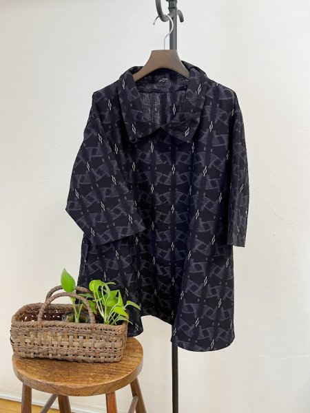 画像2: 一枚衿ブラウス七分袖（糸車黒灰） (2)