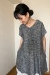 画像2: 角ショールピンタックブラウスW巾（白樺文人灰） (2)