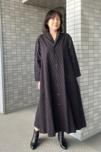 画像1: へちま衿ワンピース長袖（斜め矢羽根茶） (1)