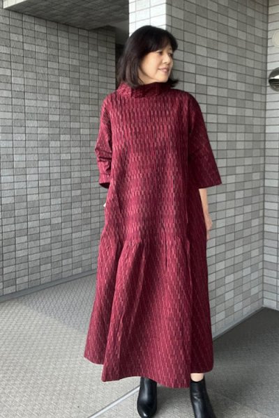 画像1: 細ピンタックワンピース（斜め矢羽根赤） (1)