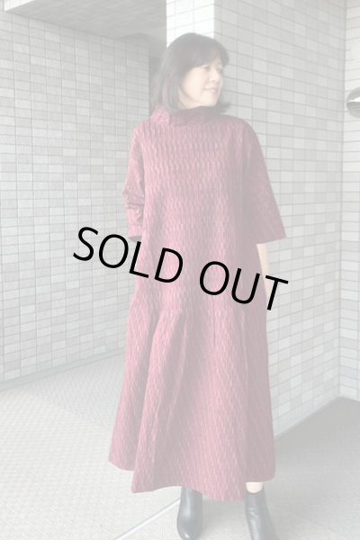 画像1: 細ピンタックワンピース（斜め矢羽根赤） (1)