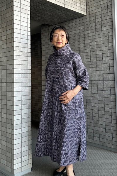 画像1: ピンタックワンピース（さや型グレー） (1)