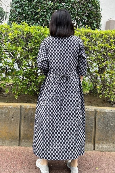 画像2: クラシカルワンピース（市松白茶） (2)