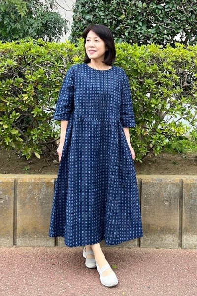 画像1: クラシカルワンピース（四角遊び縹色） (1)