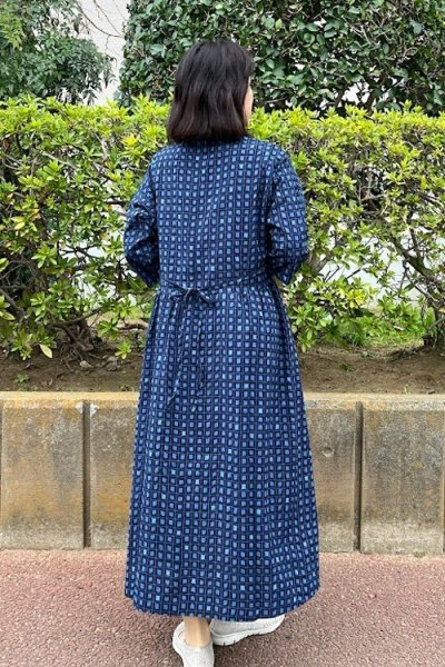 画像2: クラシカルワンピース（四角遊び縹色） (2)