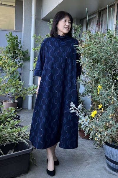画像1: 立ち襟ワンピース（波間の月） (1)