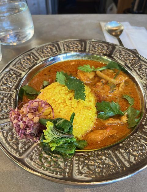 カレーを食べに